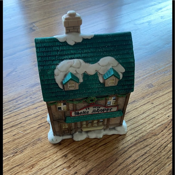 Ye Olde Bake Shoppe Holiday decoration EPI International vGUC! - Picture 1 of 3
